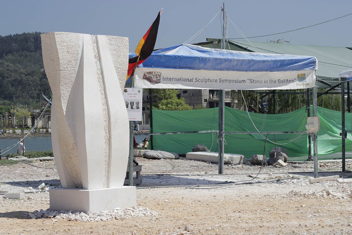The Fins — sculpture by Nils Hansen